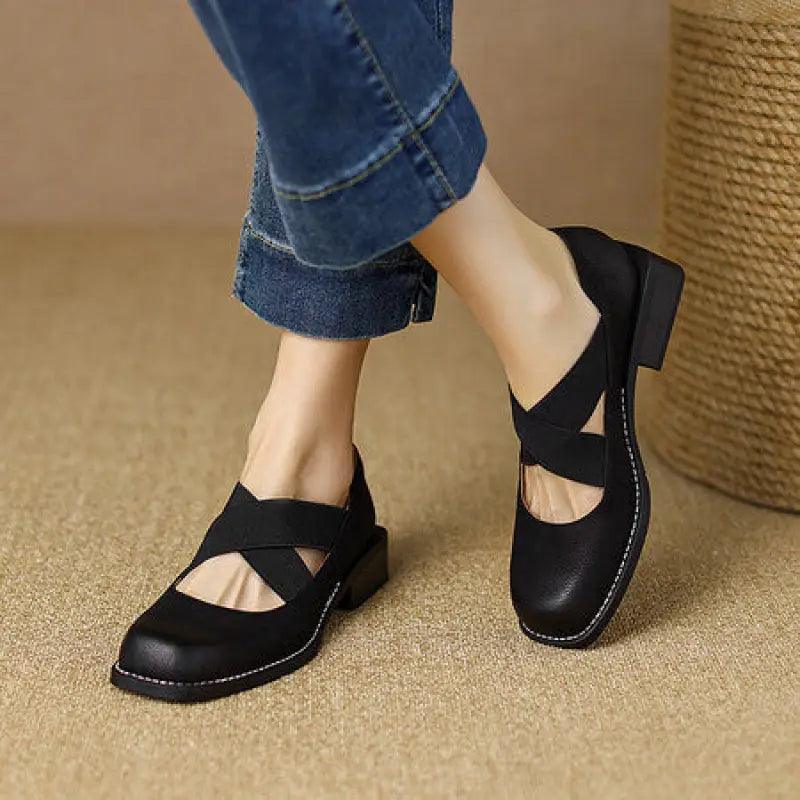 Cowhide Retro Low Heel Elastic Belt Shallow Mouth Pumps - Trendy Mix