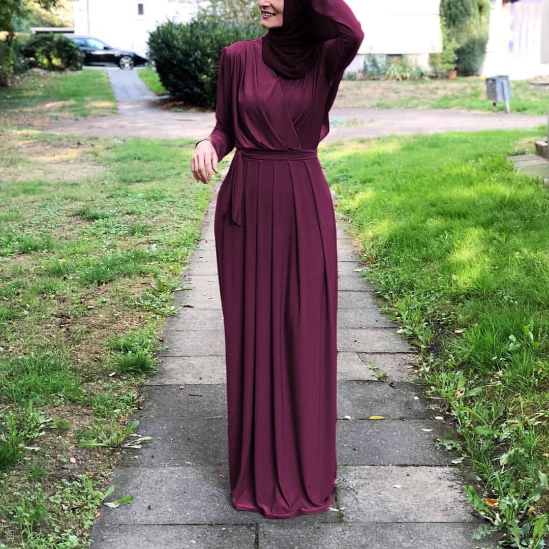 Muslim Women's Solid Color Long with V-Neck and Swing outfit - Trendy Mix