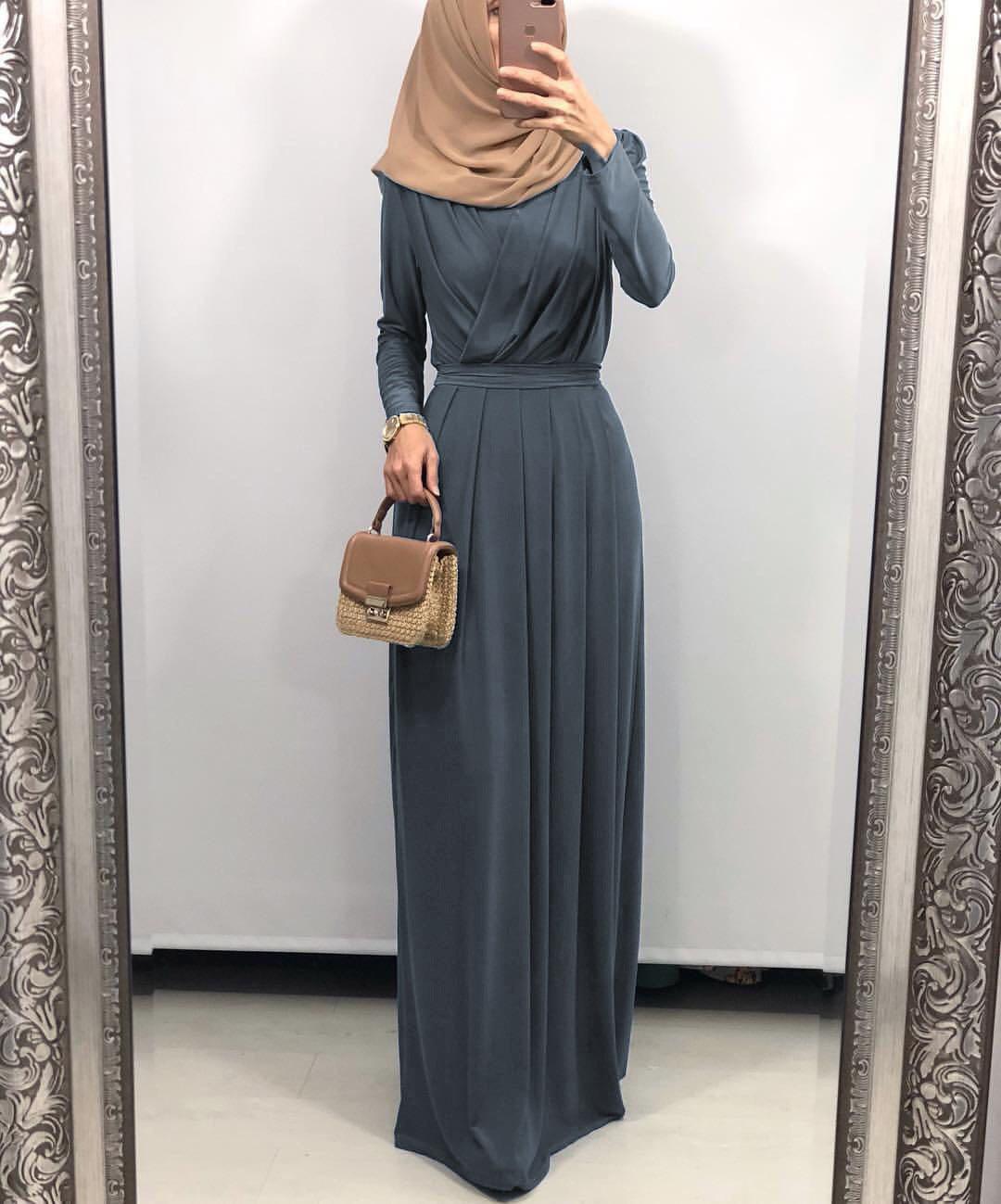 Muslim Women's Solid Color Long with V-Neck and Swing outfit - Trendy Mix