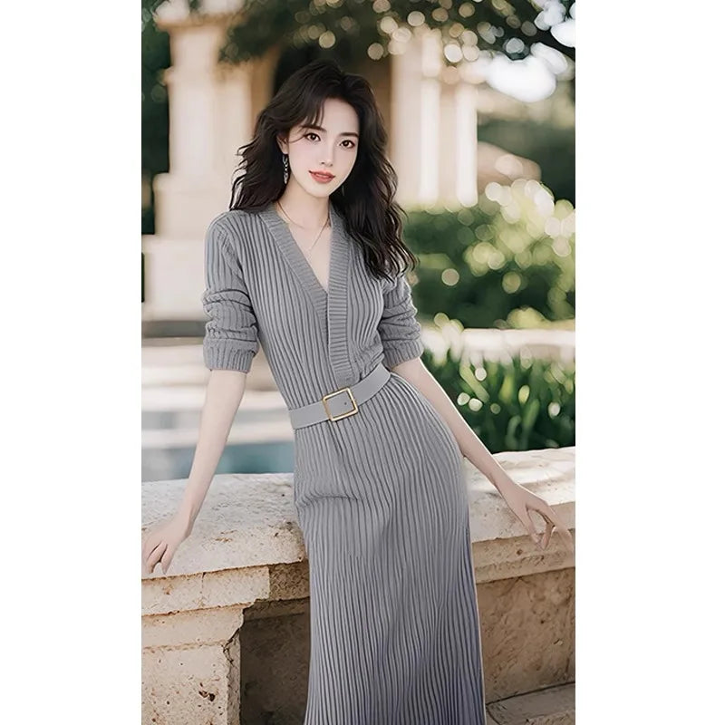 2024 High-End V-Neck Slimming Knit Dress