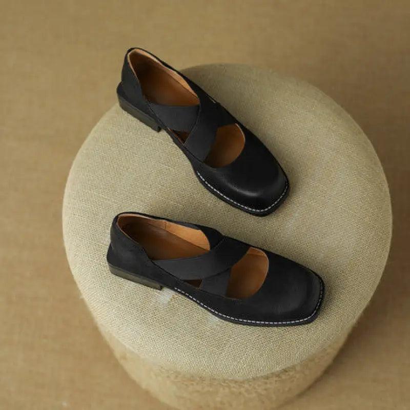 Cowhide Retro Low Heel Elastic Belt Shallow Mouth Pumps - Trendy Mix