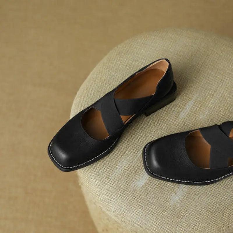 Cowhide Retro Low Heel Elastic Belt Shallow Mouth Pumps - Trendy Mix