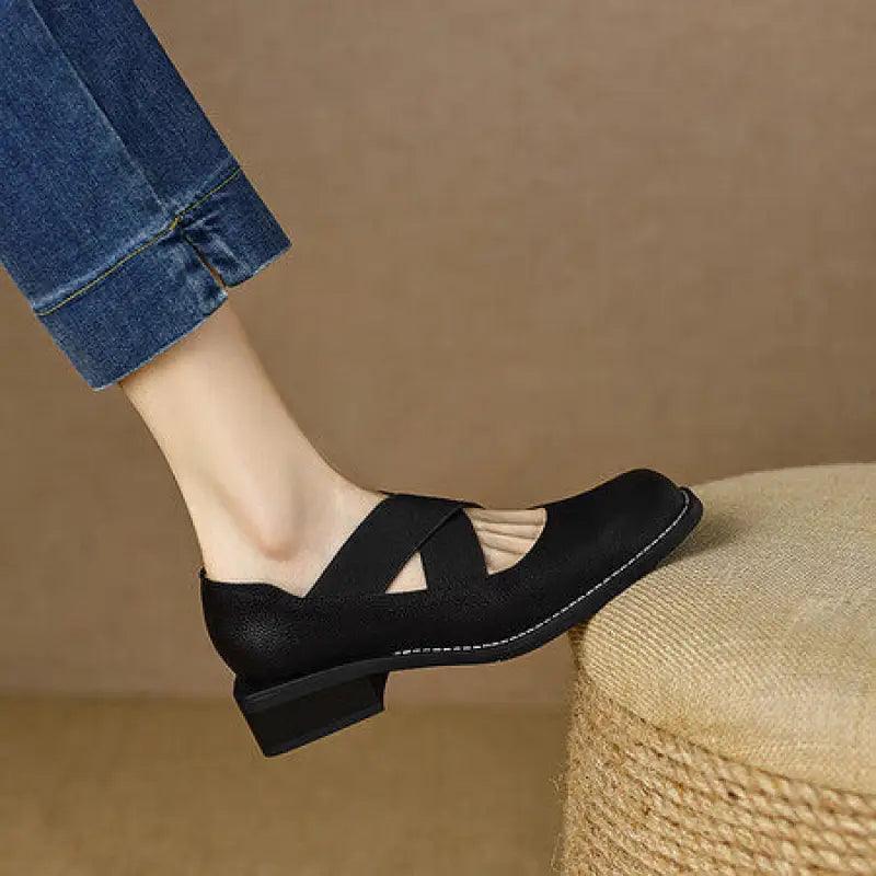 Cowhide Retro Low Heel Elastic Belt Shallow Mouth Pumps - Trendy Mix