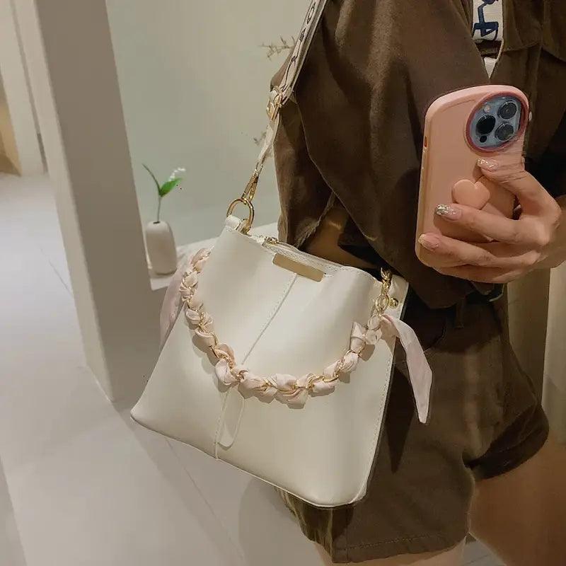 Chic Chain-Detail Bucket Handbag - Trendy Mix