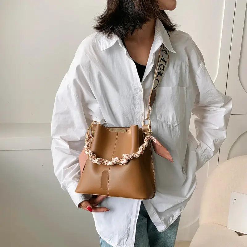 Chic Chain-Detail Bucket Handbag - Trendy Mix