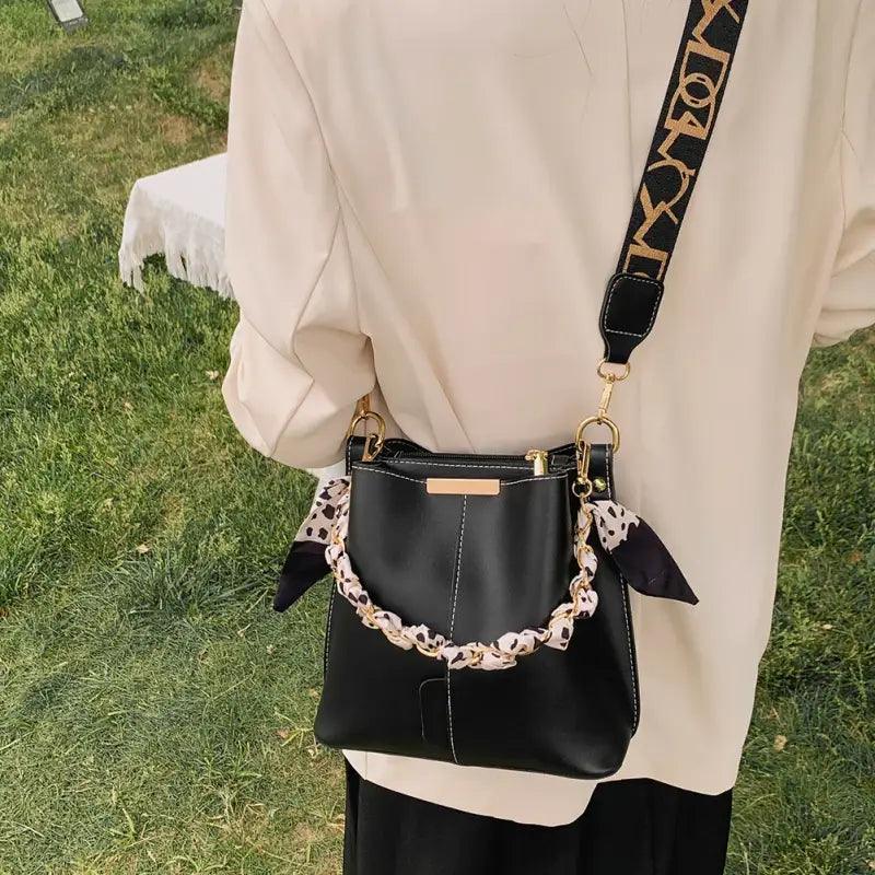 Chic Chain-Detail Bucket Handbag - Trendy Mix