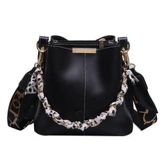 Chic Chain-Detail Bucket Handbag - Trendy Mix