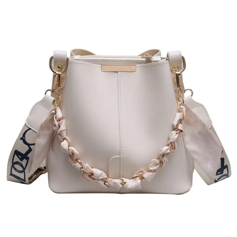 Chic Chain-Detail Bucket Handbag - Trendy Mix