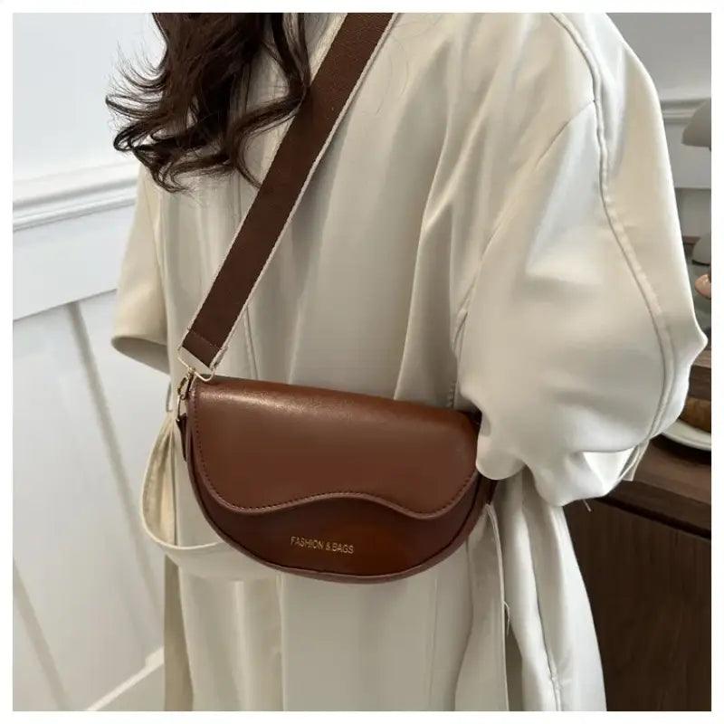 Retro Elegance Saddle Crossbody Bag - Trendy Mix