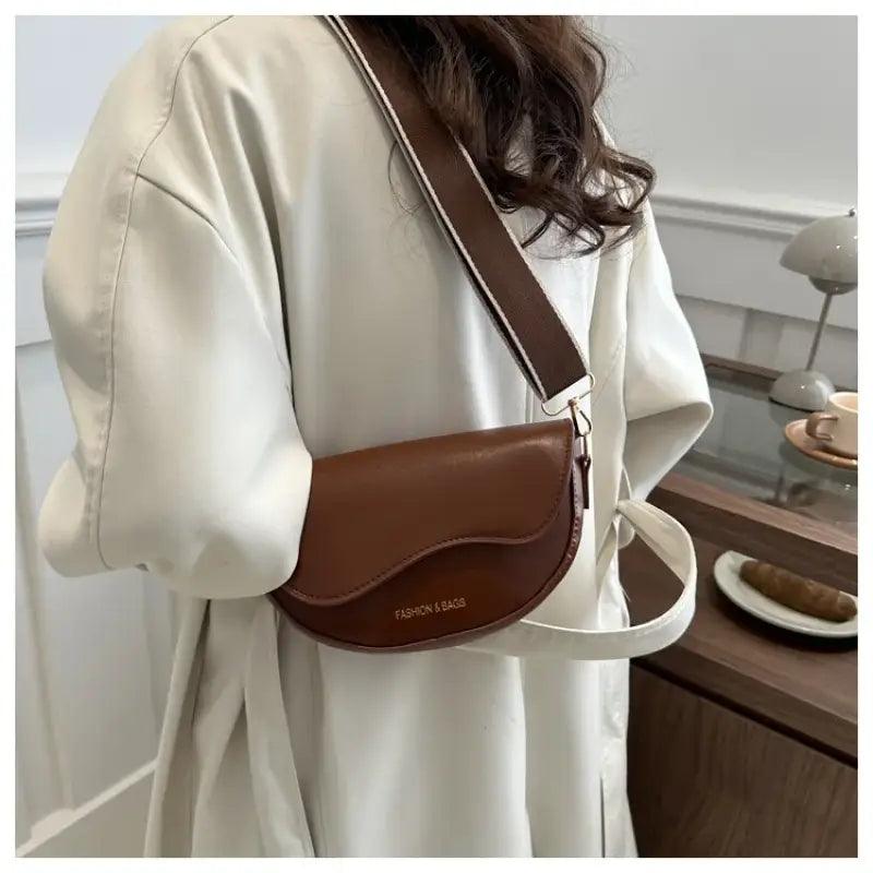 Retro Elegance Saddle Crossbody Bag - Trendy Mix