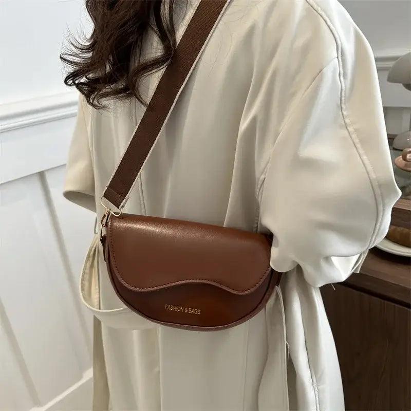 Retro Elegance Saddle Crossbody Bag - Trendy Mix