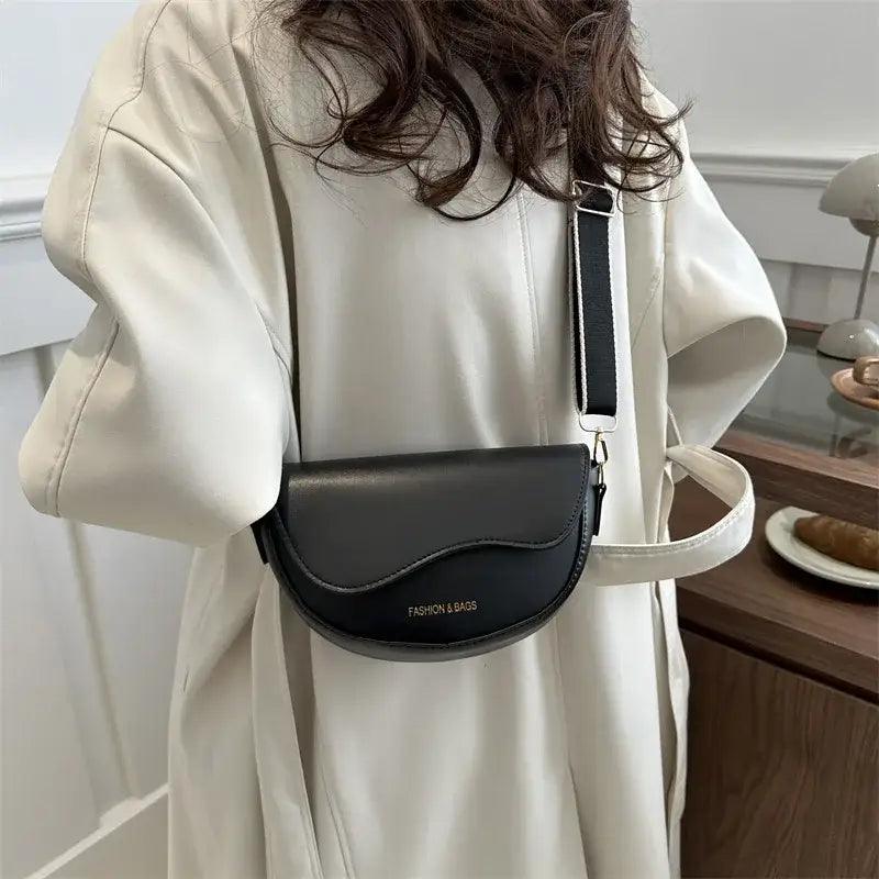 Retro Elegance Saddle Crossbody Bag - Trendy Mix