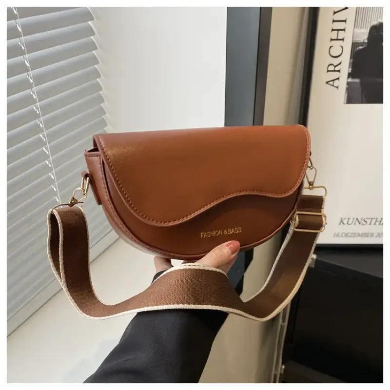 Retro Elegance Saddle Crossbody Bag - Trendy Mix