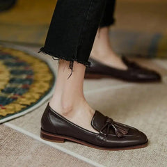Chic Women’s Retro Tassel Low Heel Leather Footwear - Trendy Mix