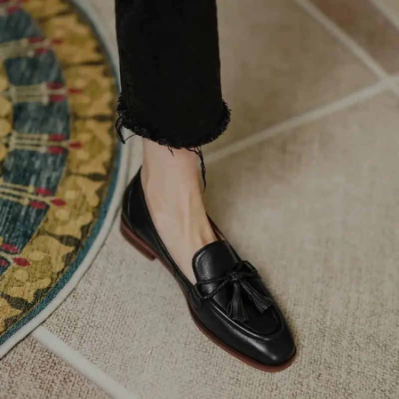 Chic Women’s Retro Tassel Low Heel Leather Footwear - Trendy Mix
