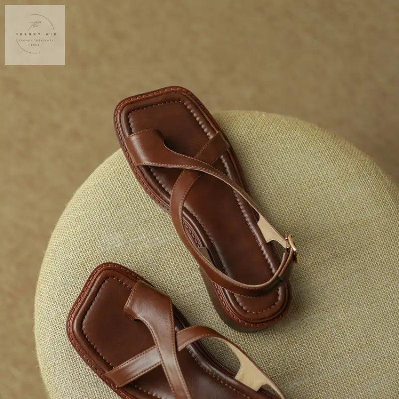 Women’s Vintage Black Roman Sandals - Trendy Mix